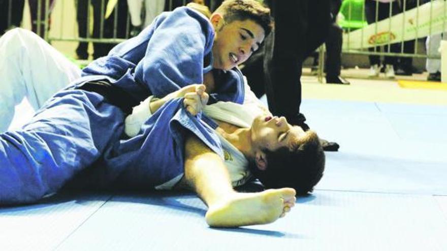 Luis Menéndez Rubiera, durante un combate. / lne