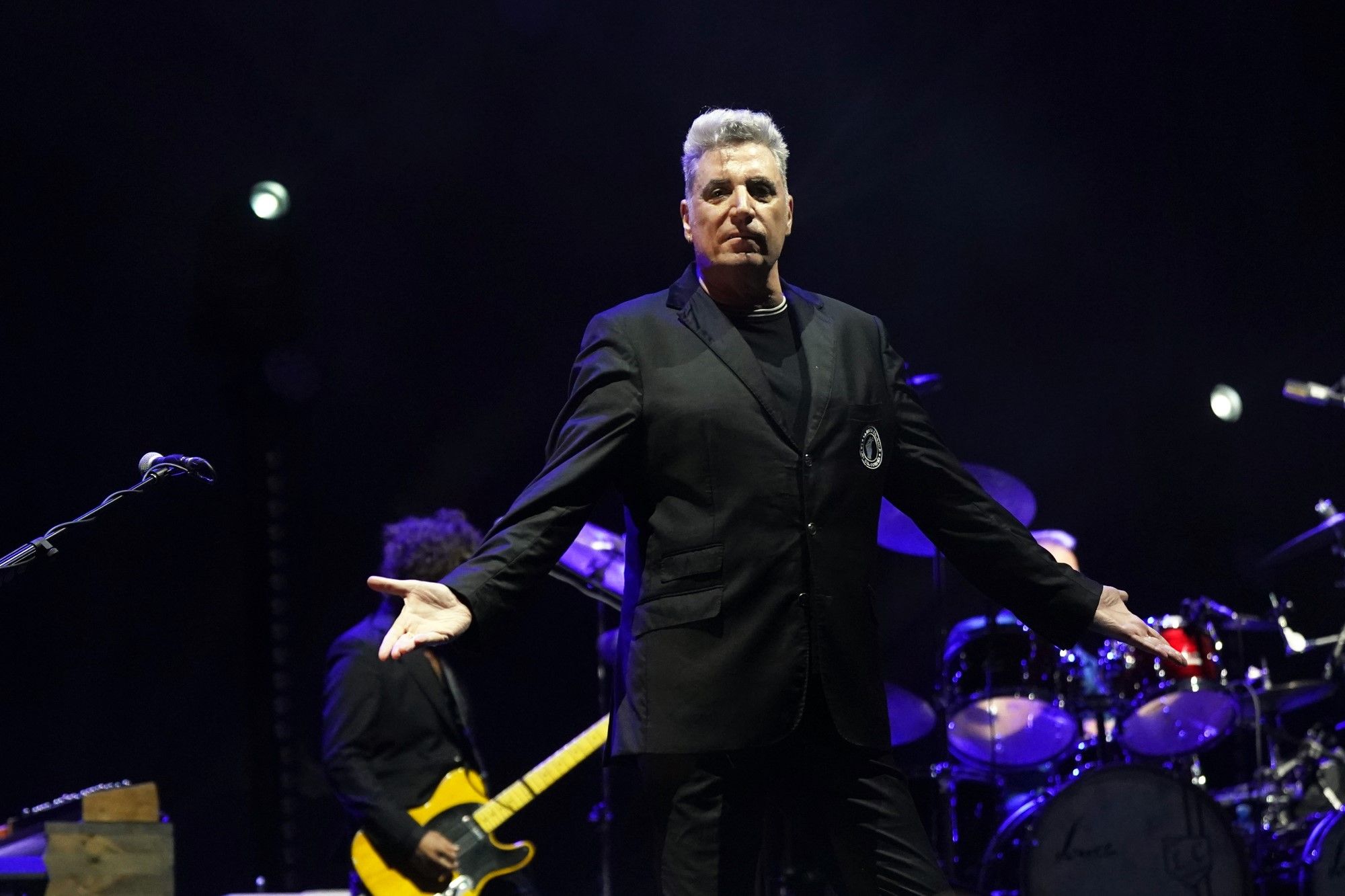 Loquillo da una lección de rock en la plaza de toros de La Malagueta