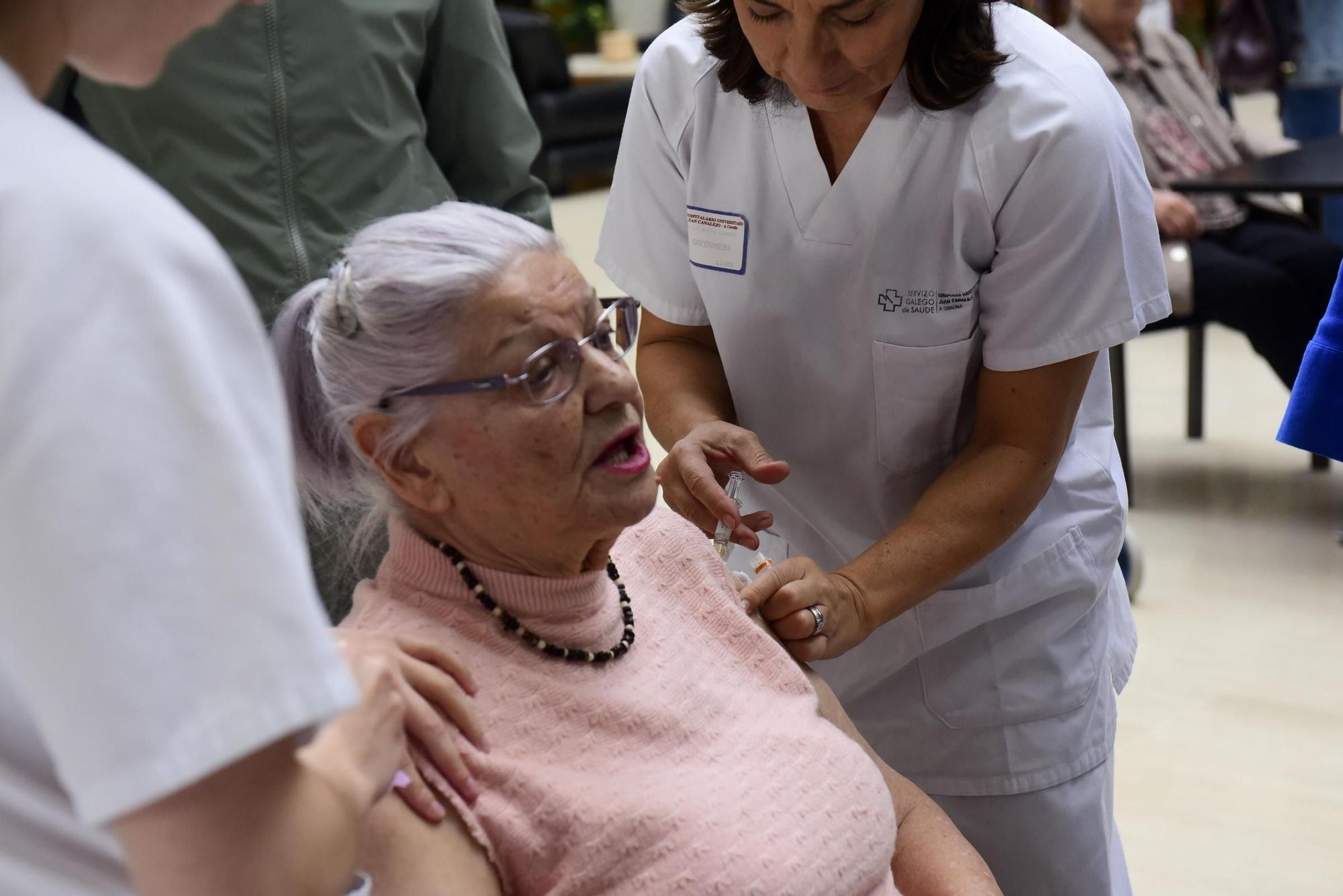 Vacunación en la residencia Torrente Ballester