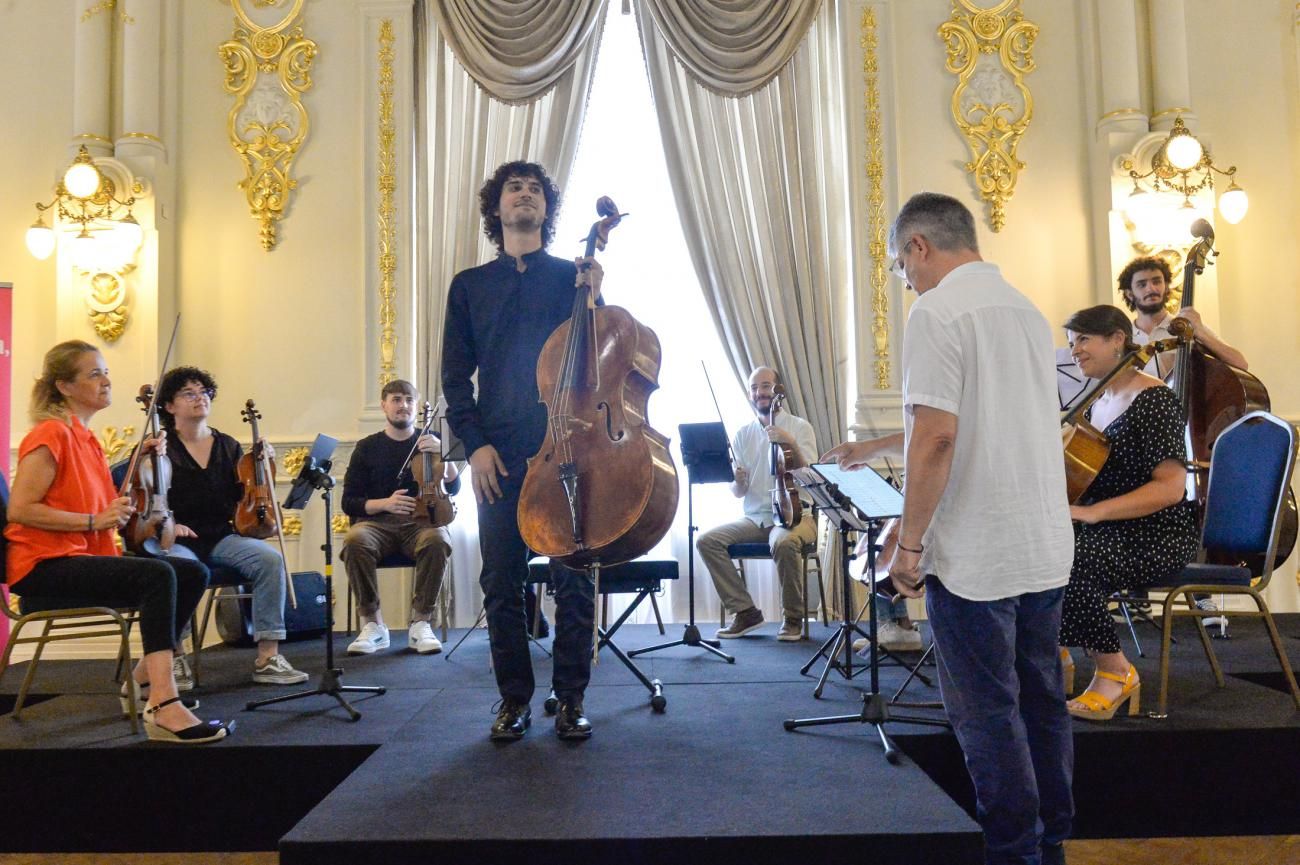 Encuentro con el joven violonchelista Kevin Santana en el Gabinete Literario