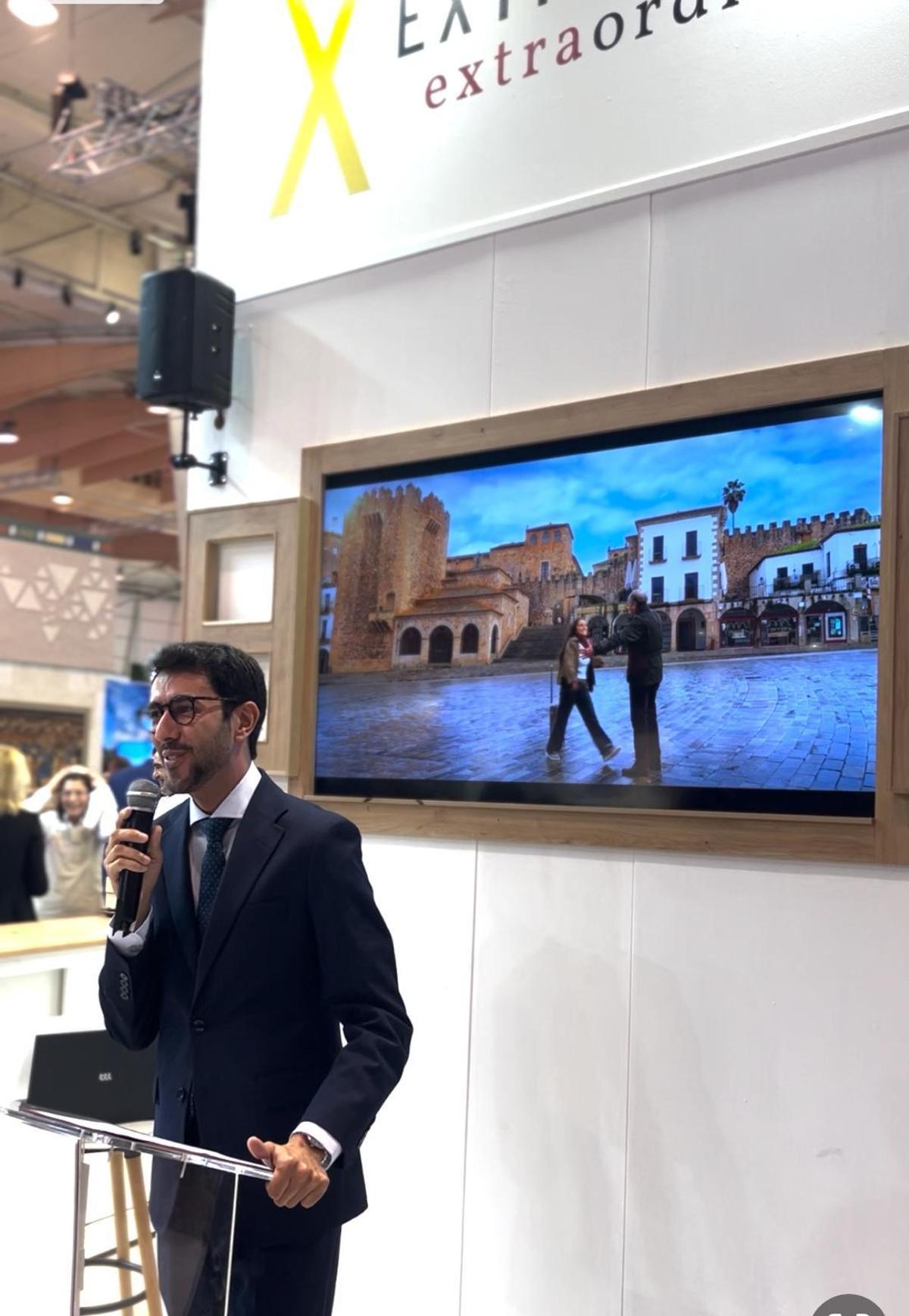 El concejal de Turismo, Ángel Orgaz, en la Feria Internacional de Turismo de Lisboa.