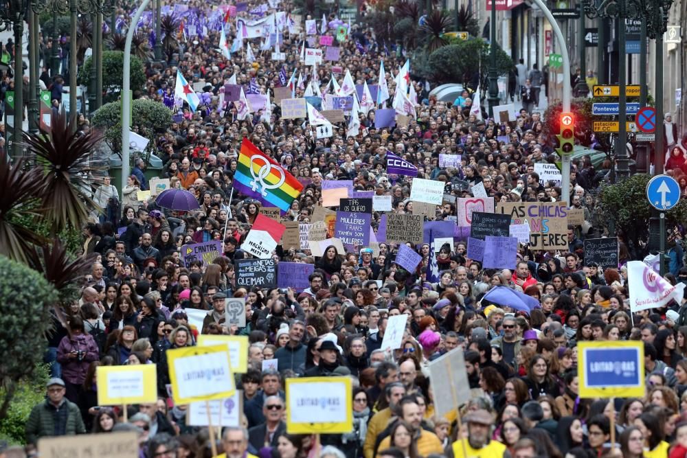 Decenas de miles de viguesas y vigueses vuelven a manifestarse este 8M para reclamar cambios en el sistema.