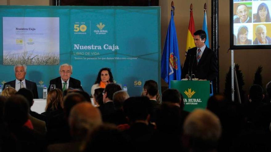 Por la izquierda, Ángel Luis Martín, José M.ª Quirós, Dolores Rizo y el presentador, David Fernández.