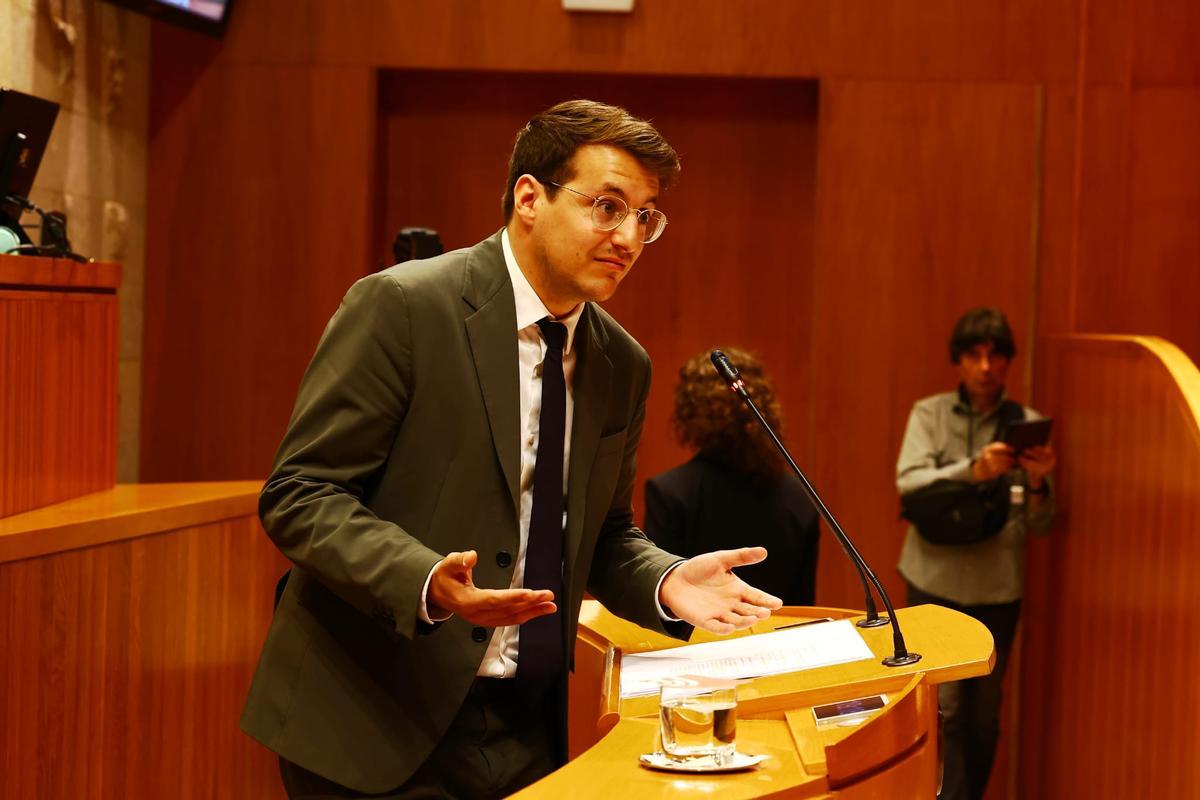El portavoz de CHA, Jorge Pueyo, este miércoles en el debate de investidura.