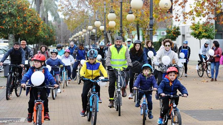 Els escolars pedalen per a fomentar els hàbits saludables i l’educació viària