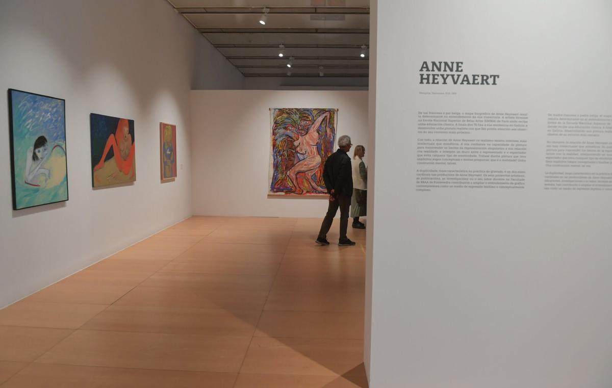 La muestra reivindica la obra gallega contemporánea de seis mujeres artistas nacidas en los 50: Ana García Pan, Emilia Guimeráns, Anne Heyvaert, Tusi Sandoval, Blanca Silva y Laura Terré.