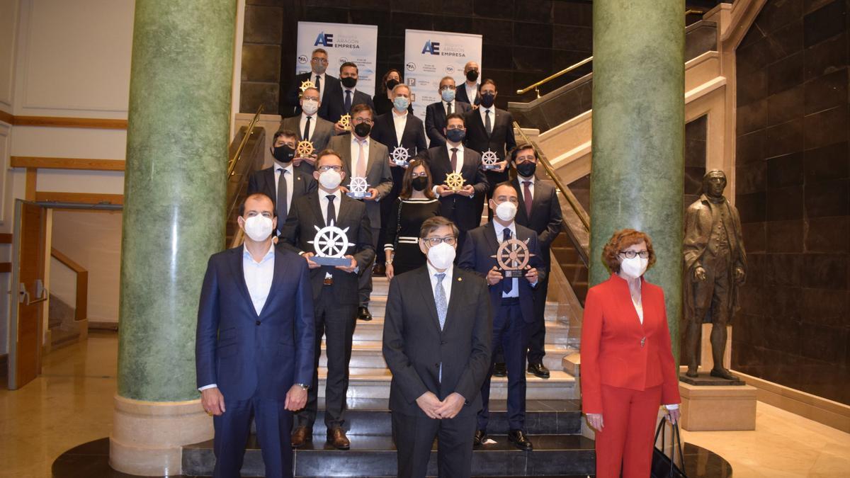 Los finalistas de los Premios Pilot con el director general de AWS, Miguel Álava; el consejero, Arturo Aliaga o la directora del IAF, Pilar Molinero