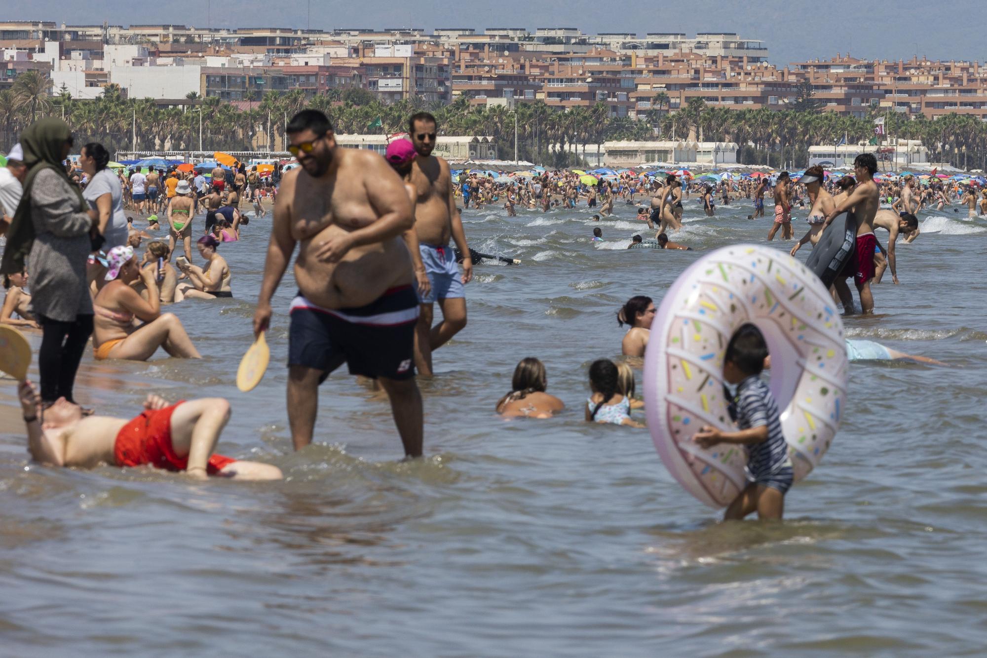 Playas hasta la bandera en pleno agosto