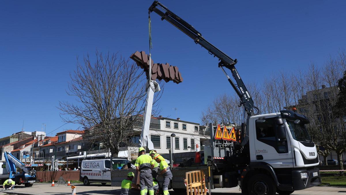Se ampliará la instalación de farolas escultóricas hasta Carril.