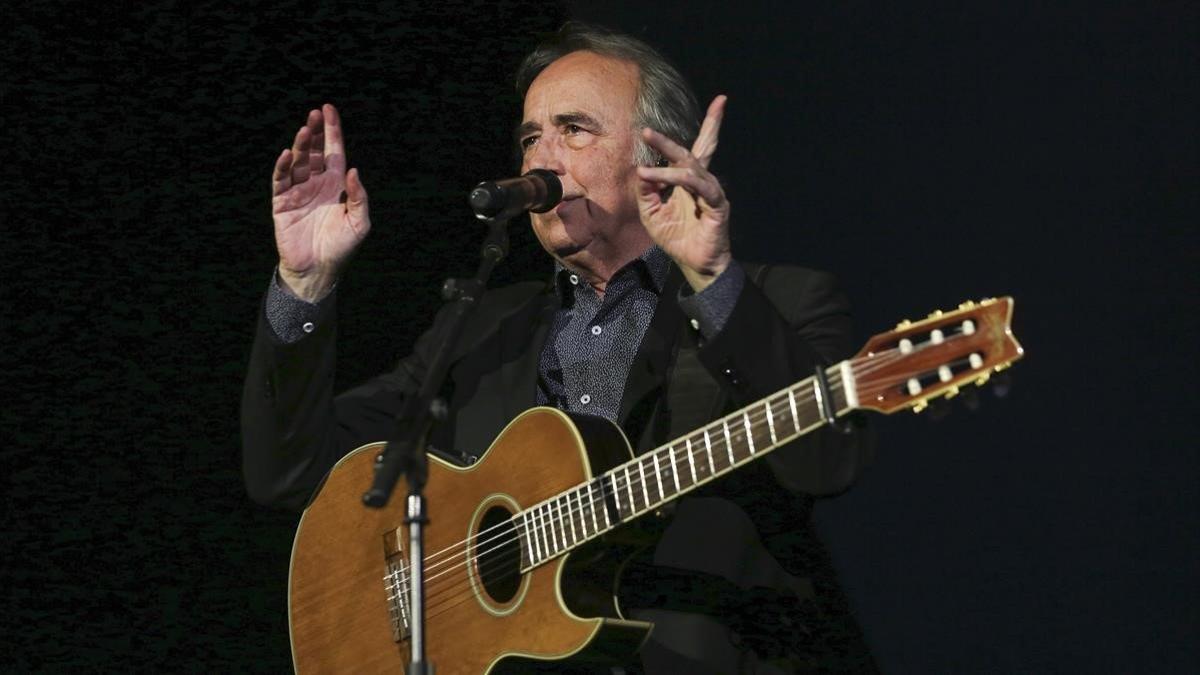 Joan Manuel Serrat durante su actuación en el auditorio del Fòrum.