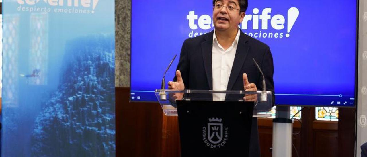 Pedro Martín, presidente del Cabildo de Tenerife, valora un certificado que «conforma nuestra manera de trabajar». | | E.D.