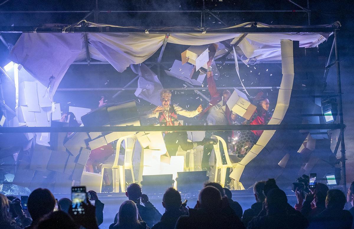 El espectáculo ‘Fuerza bruta Wayra llega a la cúpula de Las Arenas