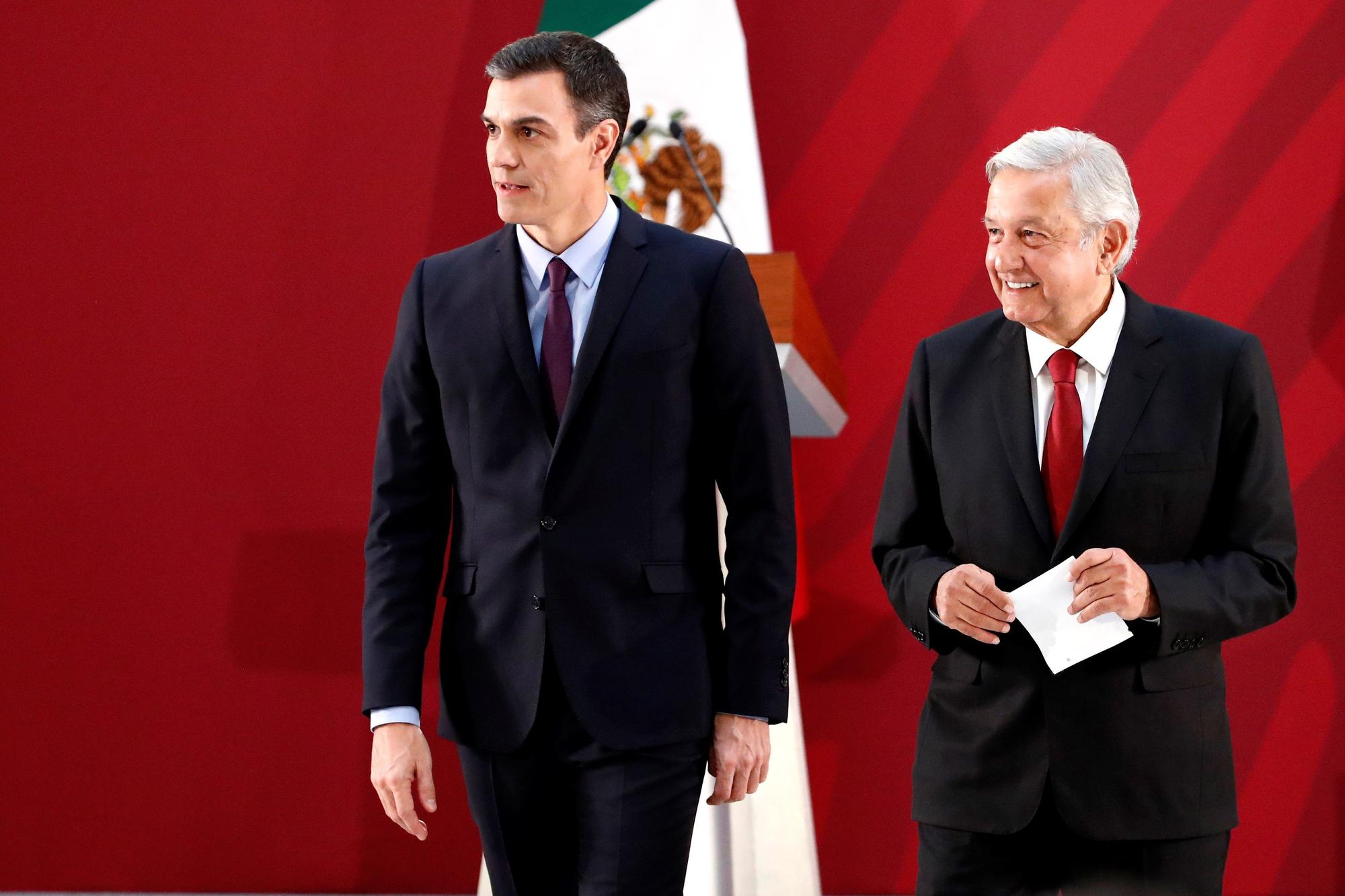El presidente del Gobierno español, Pedro Sánchez, y el presidente de México, Andrés Manuel López Obrador, durante una rueda de prensa conjunta en enero de 2019 en Ciudad de México (México).