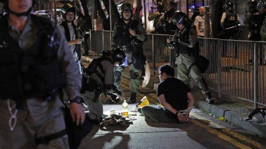 Las protestas en Hong Kong dejan al menos 13 heridos y cinco detenidos