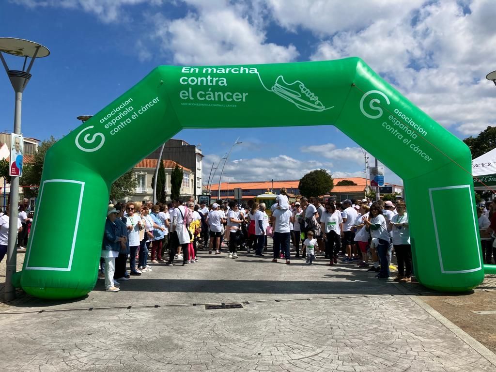 Participantes en la carrera contra el cáncer desarrollada en O Grove.