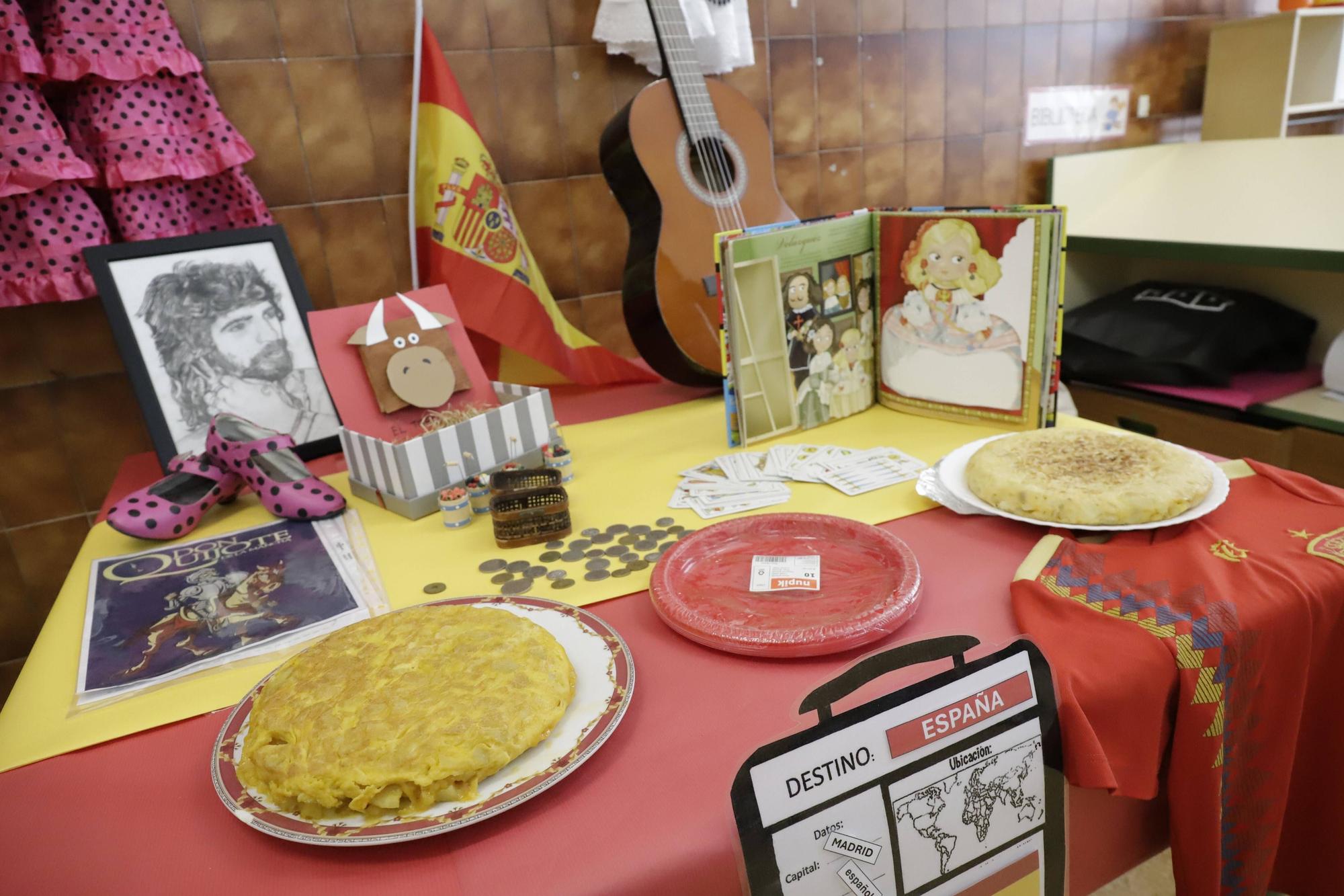 Así fue la primera Feria de Turismo internacional en el Colegio San Pedro de los Arcos.