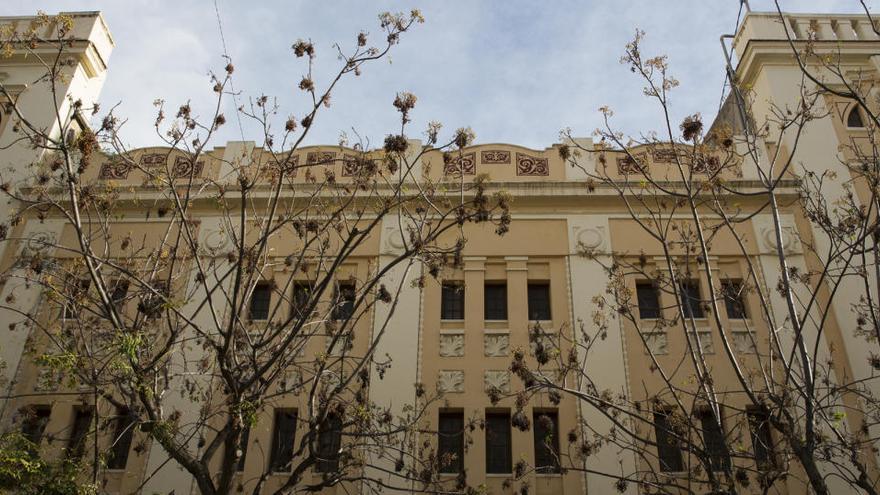 Fachada del edificio que acogió el antiguo cine Ideal y sobre el que ahora se proyecto un hotel