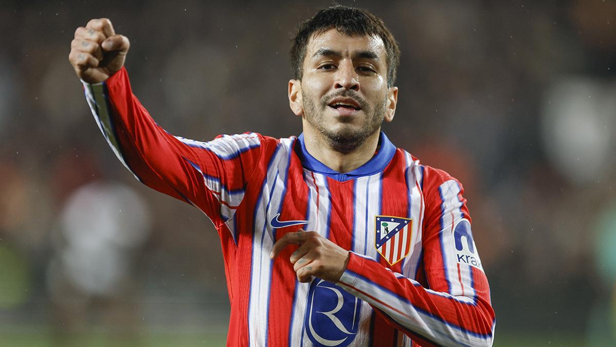 Ángel Correa, celebra el tercer gol del Atlético de Madrid de Laliga EA Sports ante el Valencia