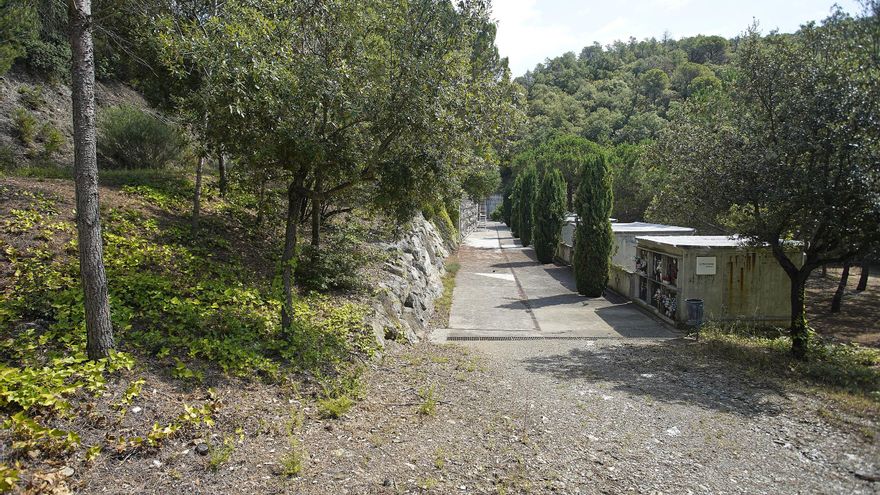 Fil a l’agulla per a la construcció de deu tombes islàmiques al cementiri nou de Girona