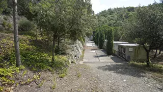 Fil a l’agulla per a la construcció de deu tombes islàmiques al cementiri nou de Girona