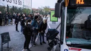 El saturado bus A1 aumentará su frecuencia pero el enfado en el Vallès persiste: “No es suficiente”