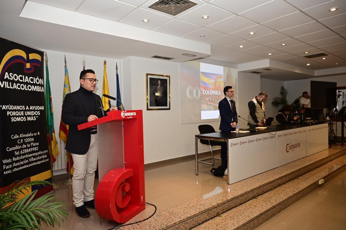 Charla sobre la regularización extraordinaria en Castellón