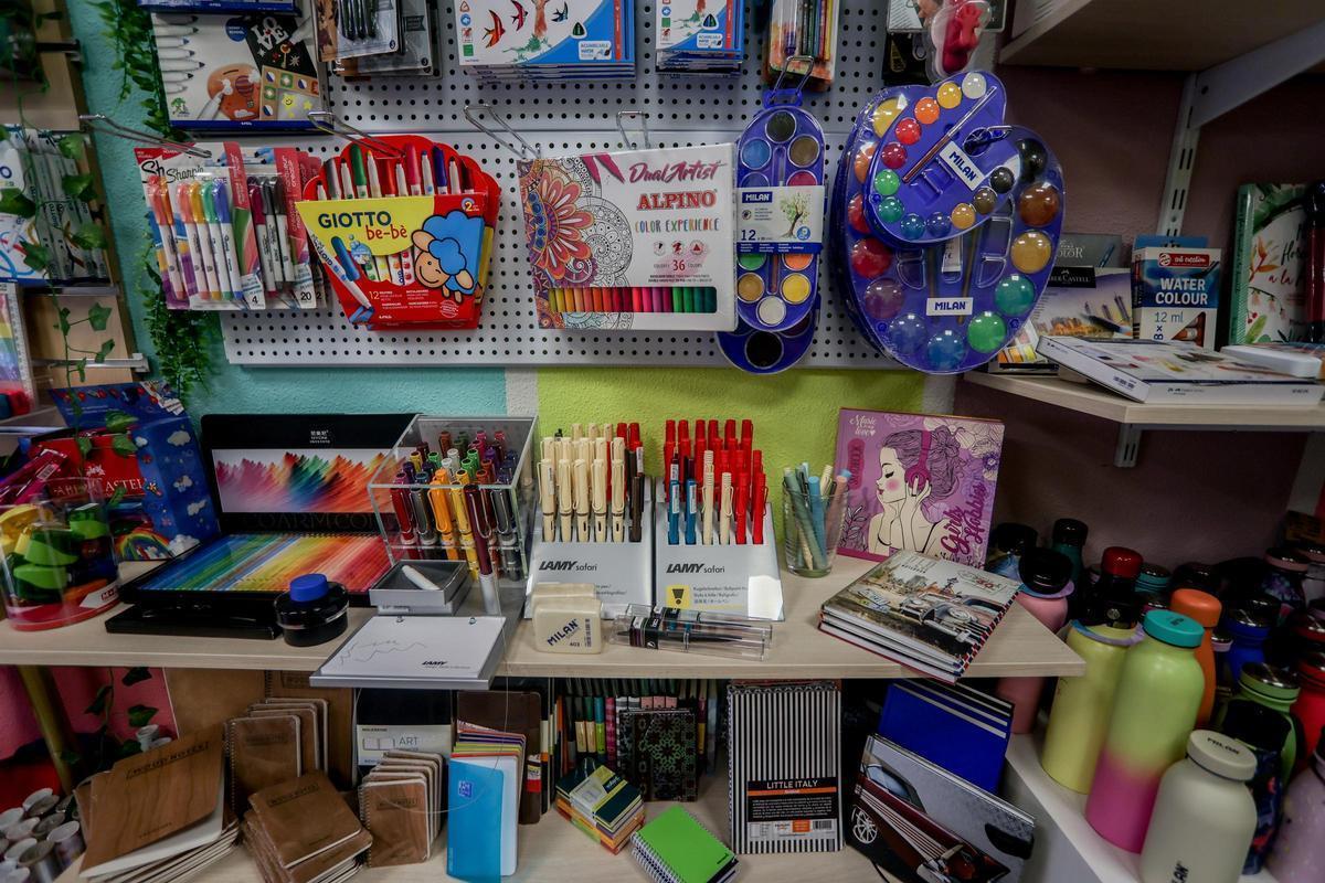 El material escolar expuesto en una papelería