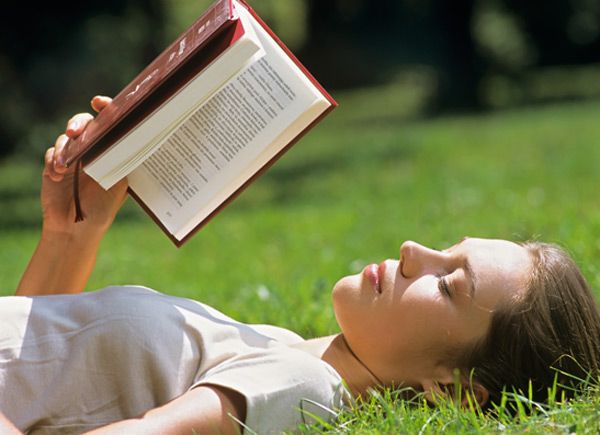 El verano es el momento ideal para entregarse a la lectura.