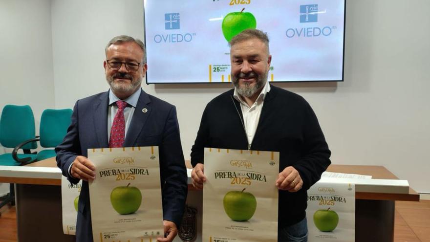 El concejal Alfredo García Quintana, a la izquierda, con Pedro Caramés. | LNE