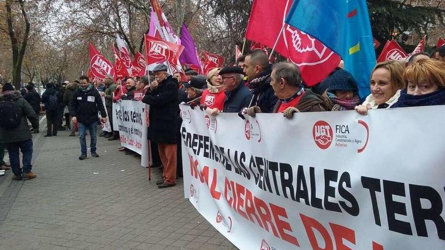 Algunas de las personas que se concentraron ayer en Madrid.