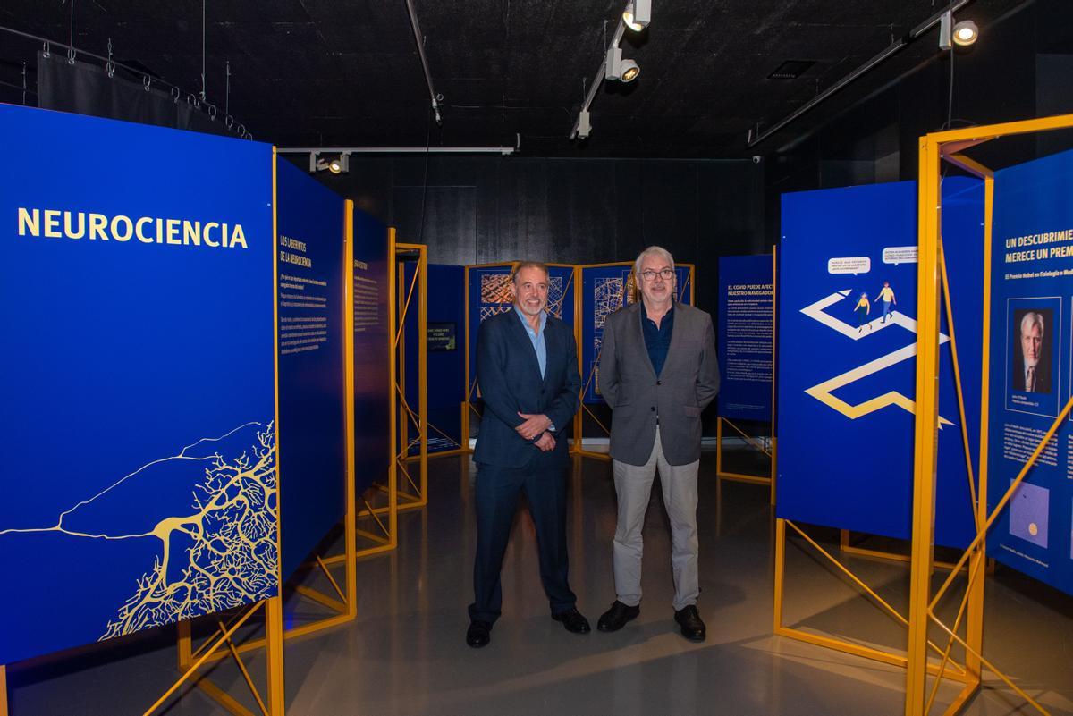 El director del Muncyt, Fernando Luis Fontes, y el comisario de la exposición, Javier Cudeiro.  | // CASTELEIRO