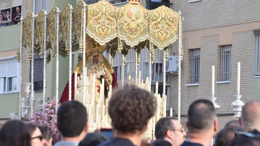 Los vecinos de Pino Montano cantan a María Santísima del Amor