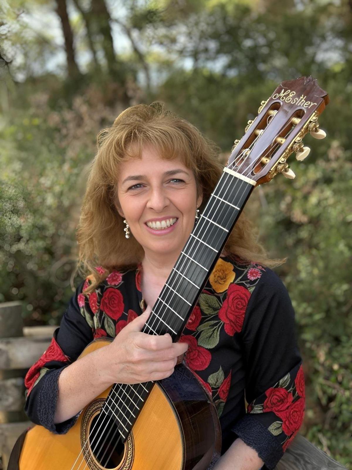 María Esther Guzmán.