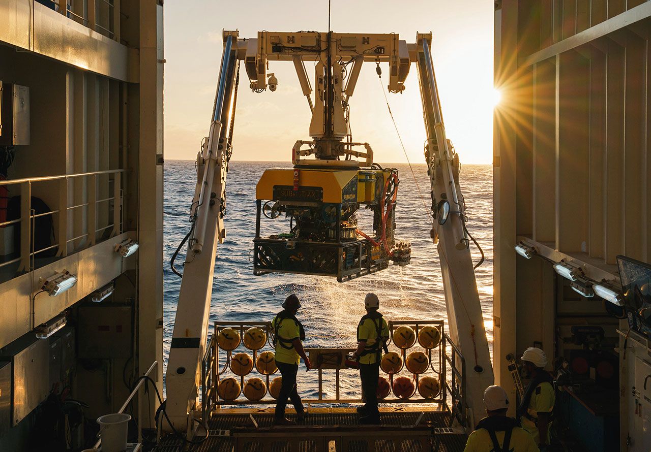 El robot submarino «SuBastian», a bordo del «Falkor Too»,