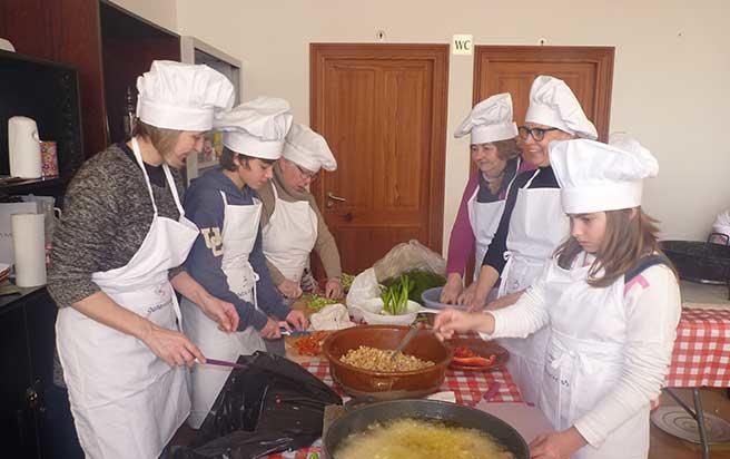 Ses Nines cocinan el mejor frito pascual