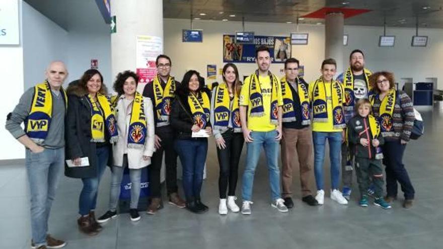 Aficionados VYP que viajaron a Sevilla ayer como premio a su asistencia a La Cerámica.