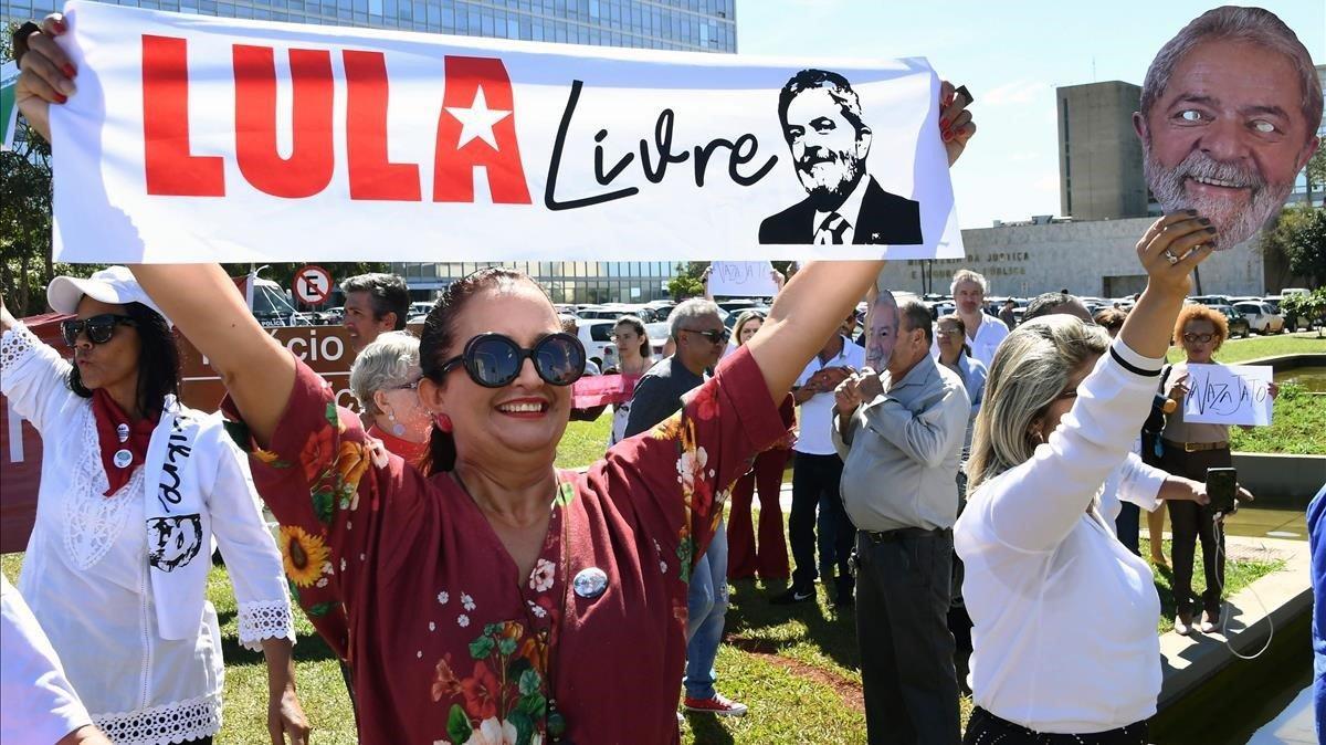 zentauroepp48576684 demonstrators protest in front of the justice ministry in br190611201434