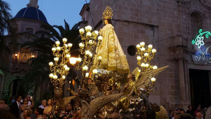 La patrona de Monóvar en la procesión de este viernes