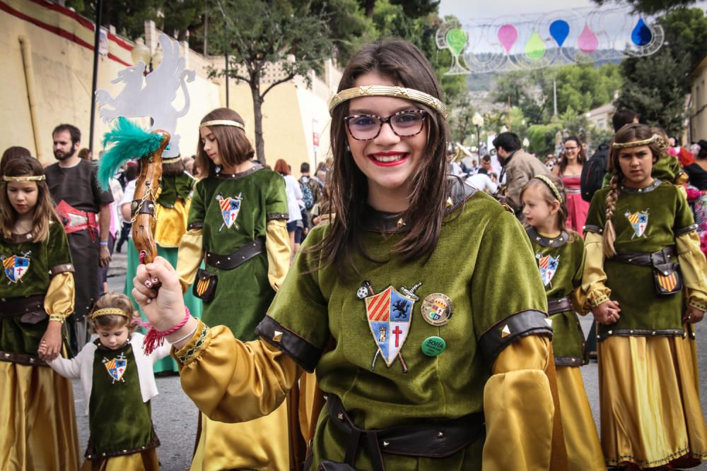 Los niños se convierten en los protagonistas del segundo día de las Fiestas de Moros y Cristianos con el Desfile Infantil.