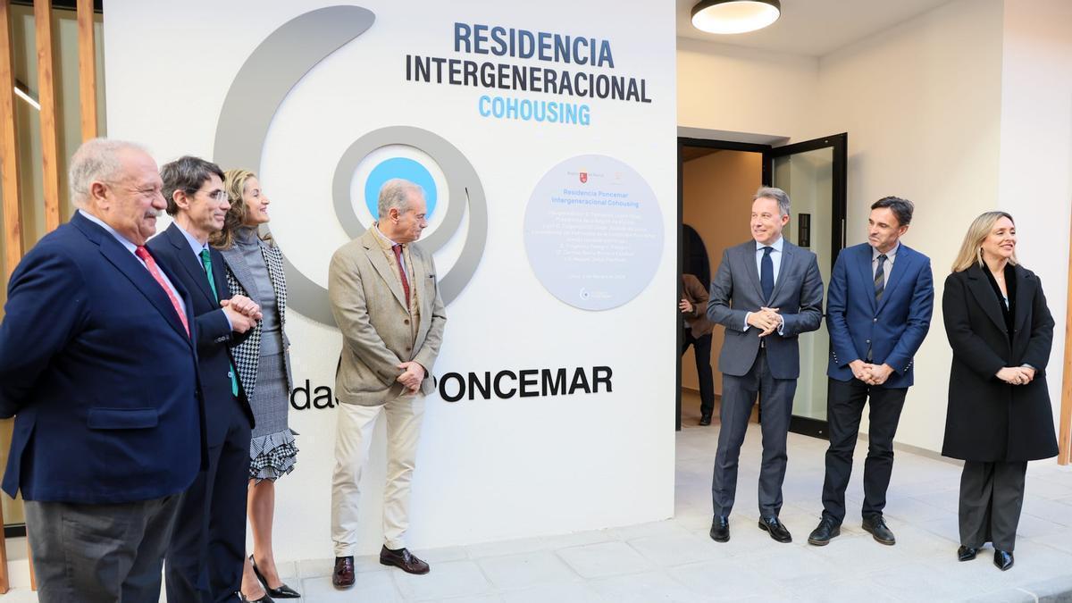 Momento de la inauguración de la residencia intergeneracional de Poncemar.