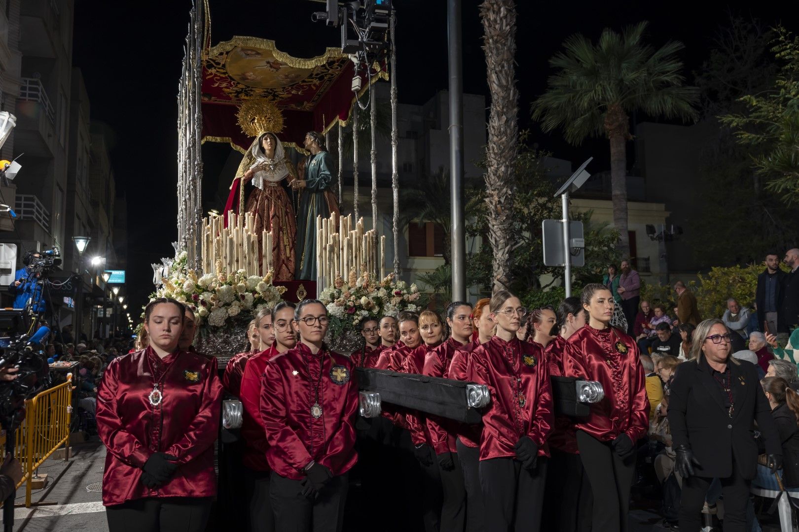 Las quince cofradías de la Semana Santa de Torrevieja recorrieron las calles en Viernes Santo