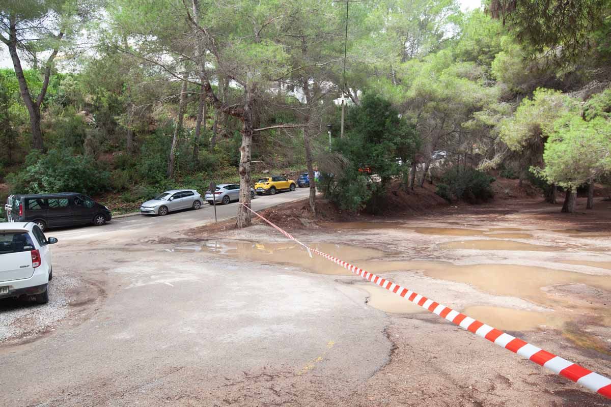 Las fuertes lluvias en Ibiza obligan a cerrar tres aparcamientos