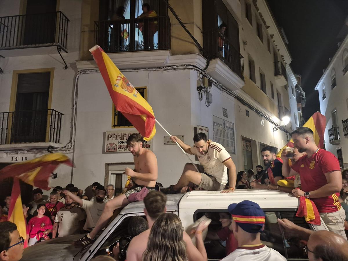Así vive la provincia de Córdoba la final del Mundial: pantallas en las plazas y miles de aficionados Así vive la provincia de Córdoba la final del Mundial: pantallas en las plazas y miles de aficionados