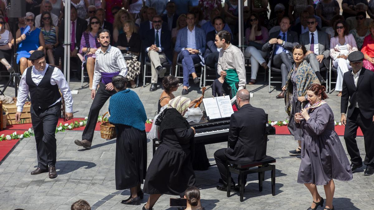 Recreación de María Domínguez en la ajetreada Barcelona.