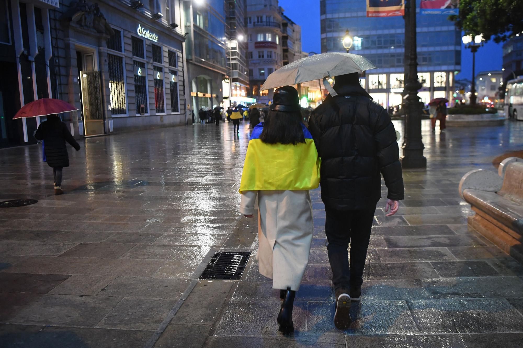 Decenas de ucranianos reivindican en A Coruña el fin de la guerra, un año después de la invasión rusa a su país