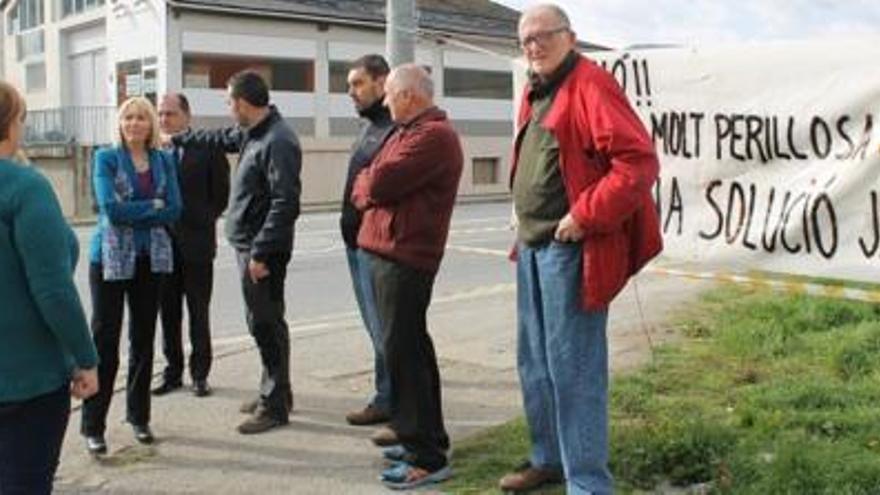 Membres de la Plataforma amb Inma Manso ahir a Montferrer.