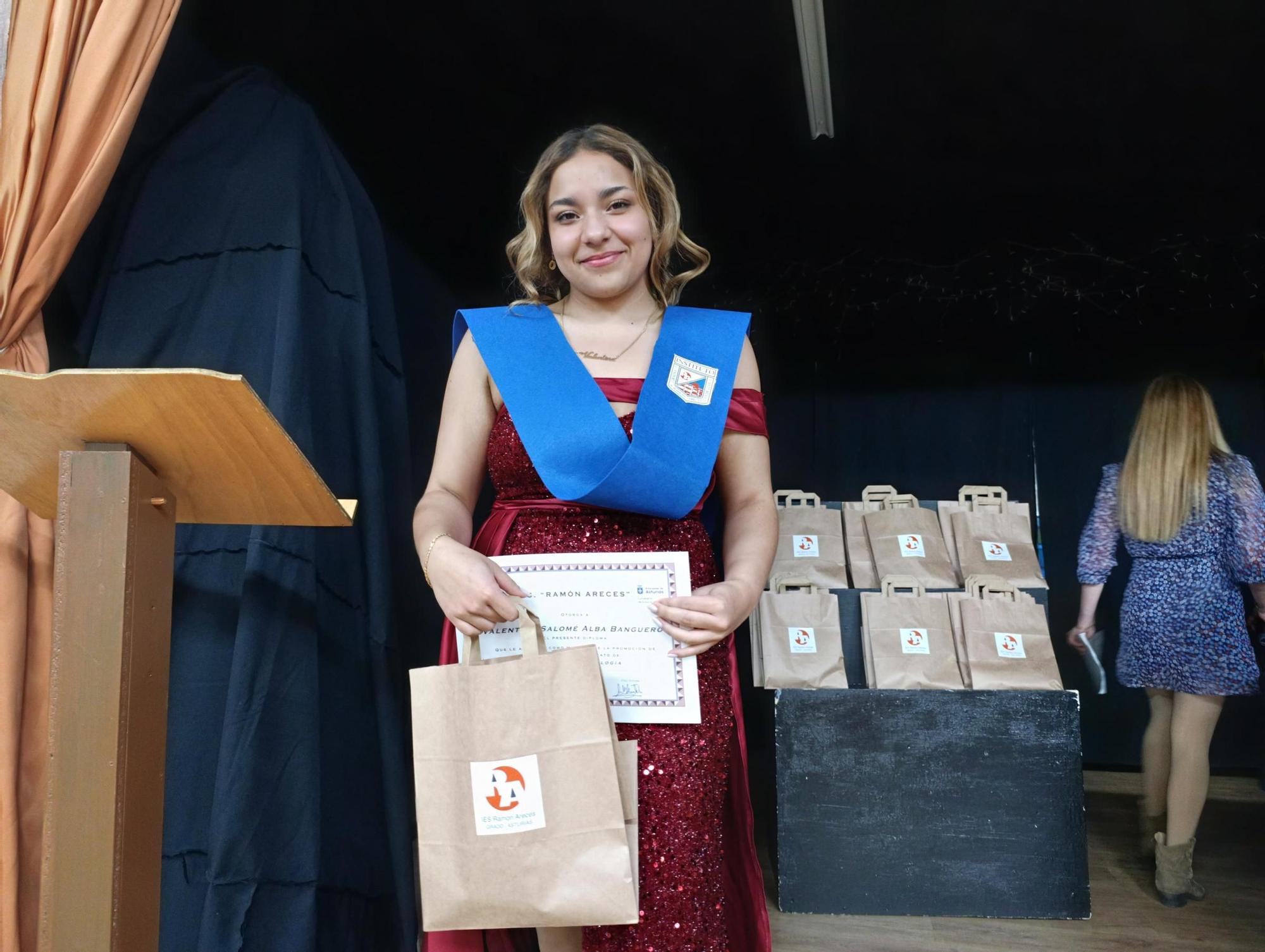 Diplomas y música en la Graduación del Ramón Areces de Grado