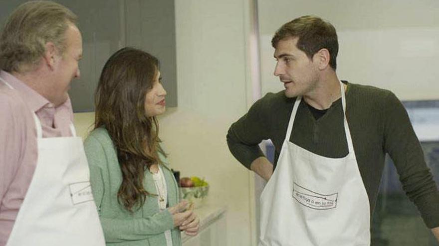 Iker Casillas y Sara Carbonero con Bertín.