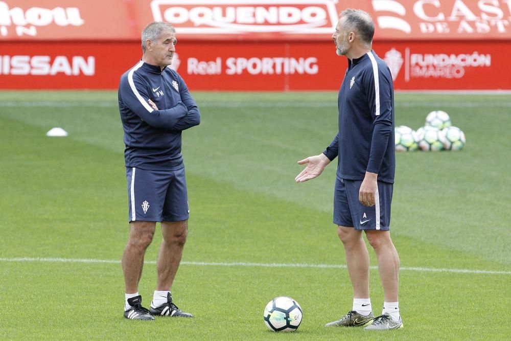 Entrenamiento del Sporting en El Molinón a puerta cerrada antes del derbi