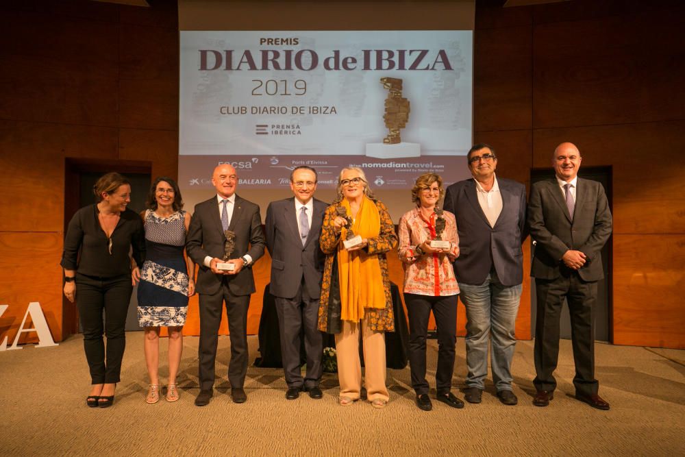 Alejandra Ferrer, Cristina Martín, Manu San Félix, Javier Moll, Alba Pau, Marta Vilás, Francisco Vilás y Vicent Marí tras recibir los premios de Diario de Ibiza 2019.